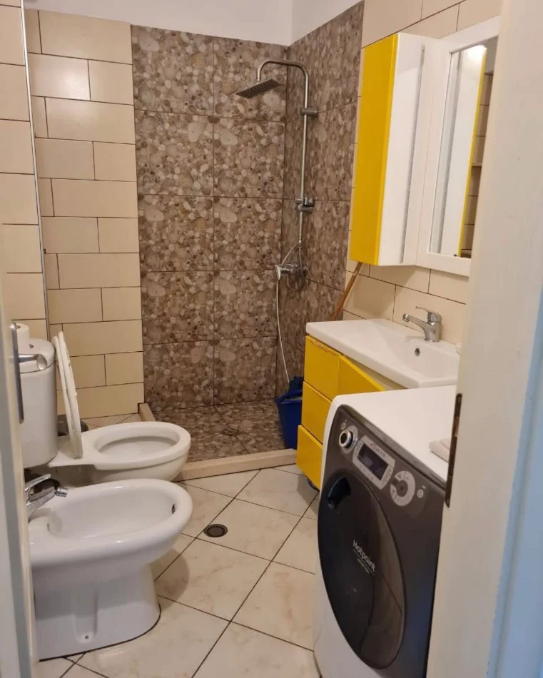 Tirane, jepet me qera apartament 1+1+Ballkon Kati 7, 60 m² 400 € (Astir te Nela 5)