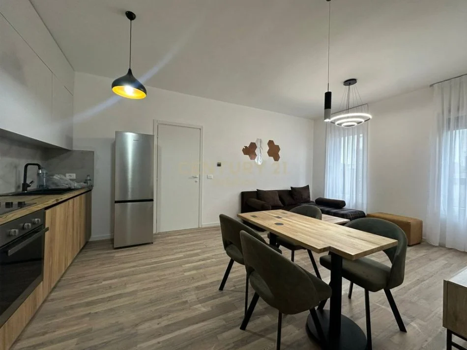 Tirane, jepet me qera apartament 2+1 Kati 9, 100 m² 800 € 