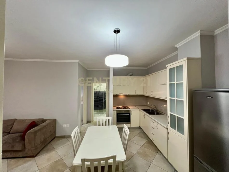 Tirane, jepet me qera apartament 1+1+Ballkon Kati 3, 60 m² 800 € 