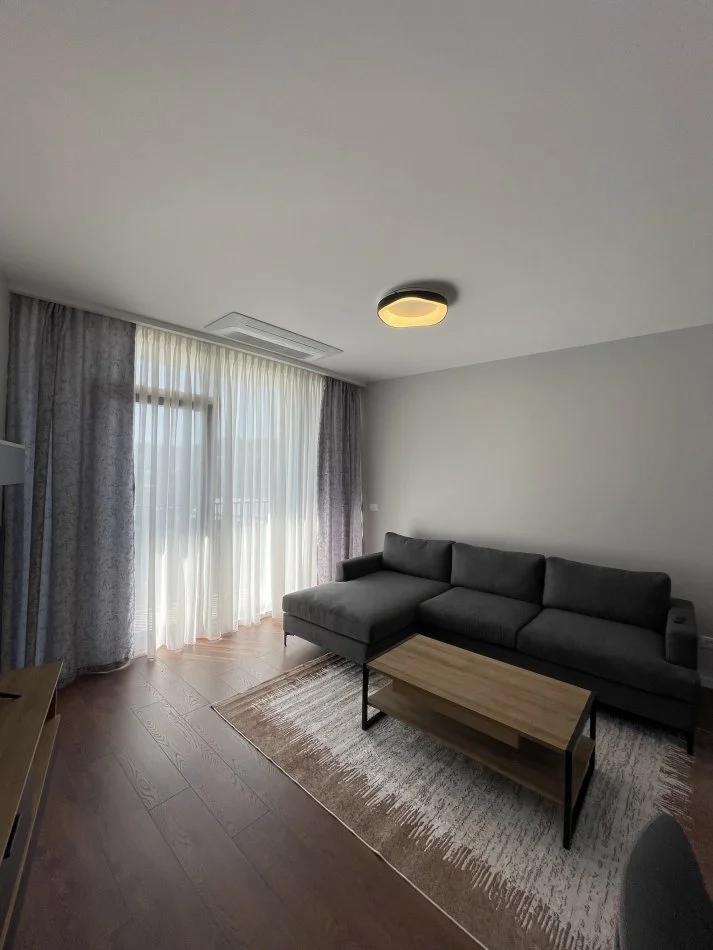 Tirane, jepet me qera apartament 1+1+Ballkon Kati 5, 70 m² 900 € (Rruga e kosovareve)