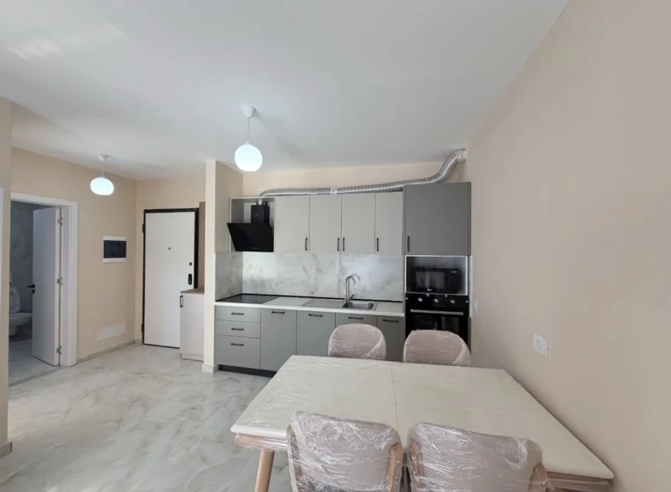 Tirane, shitet apartament 1+1+Ballkon , 60 m² 122.000 € (5 Maji)