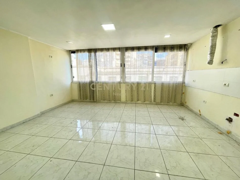 Tirane, shitet apartament 2+1 Kati 3, 160 m² 260.000 € (Myslym Shyri)