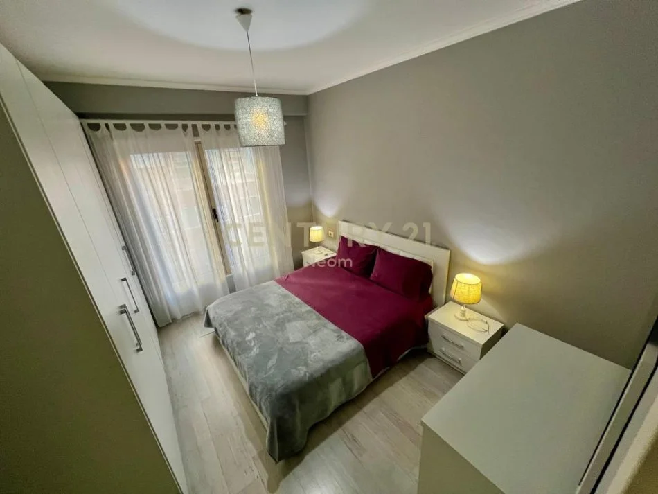 Tirane, jepet me qera apartament 1+1+Ballkon Kati 3, 60 m² 800 € 