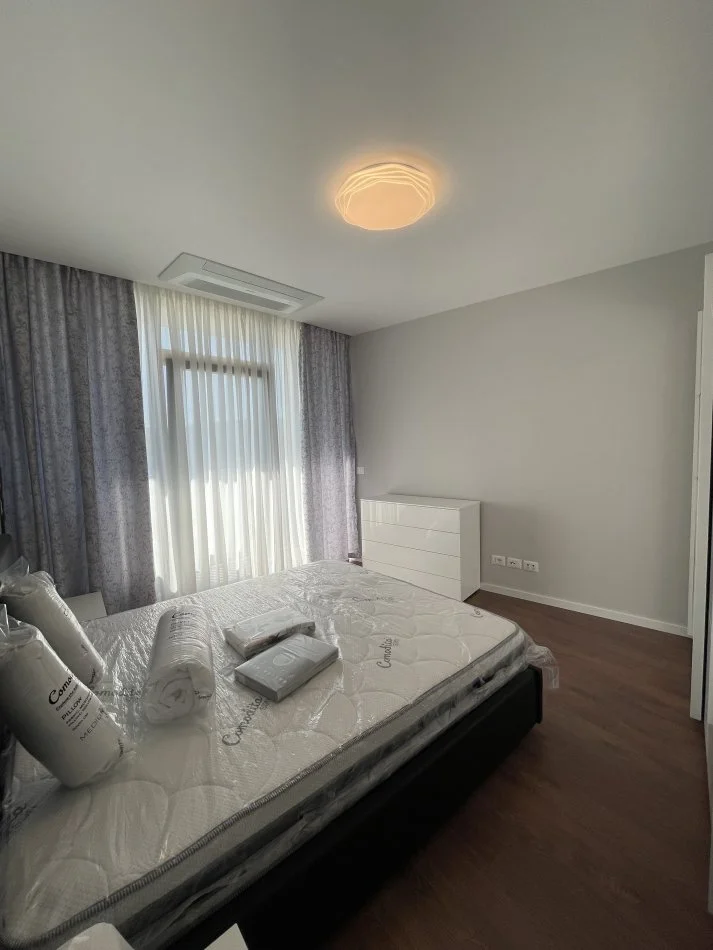 Tirane, jepet me qera apartament 1+1+Ballkon Kati 5, 70 m² 900 € (Rruga e kosovareve)