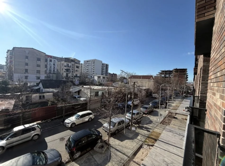 Tirane, shitet apartament 1+1+Ballkon , 60 m² 122.000 € (5 Maji)