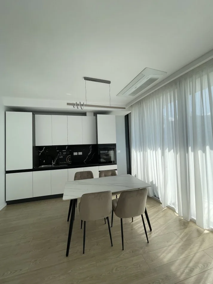 Tirane, jepet me qera apartament 1+1+Ballkon Kati 7, 89 m² 1.000 € (Rruga e kosovareve)