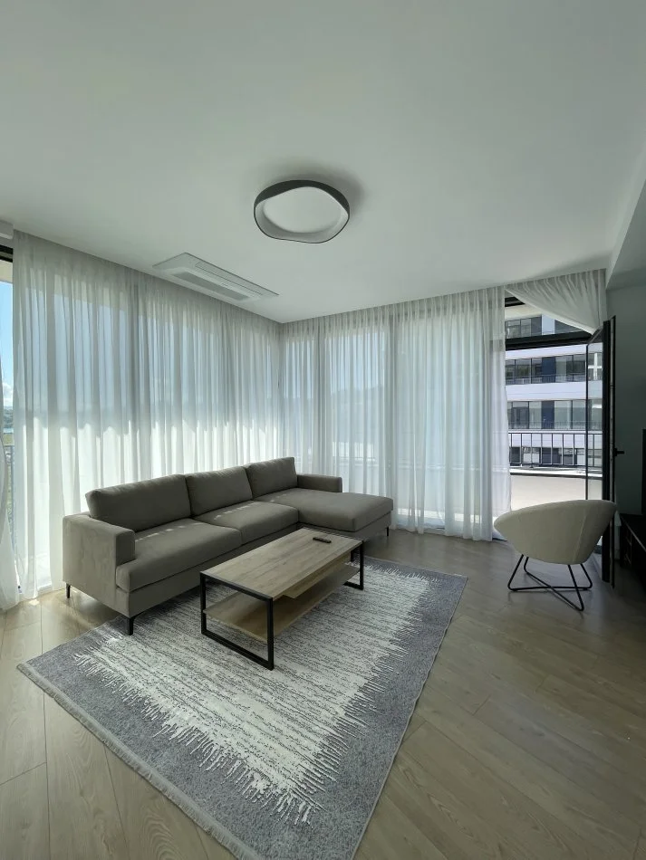 Tirane, jepet me qera apartament 1+1+Ballkon Kati 7, 89 m² 1.000 € (Rruga e kosovareve)