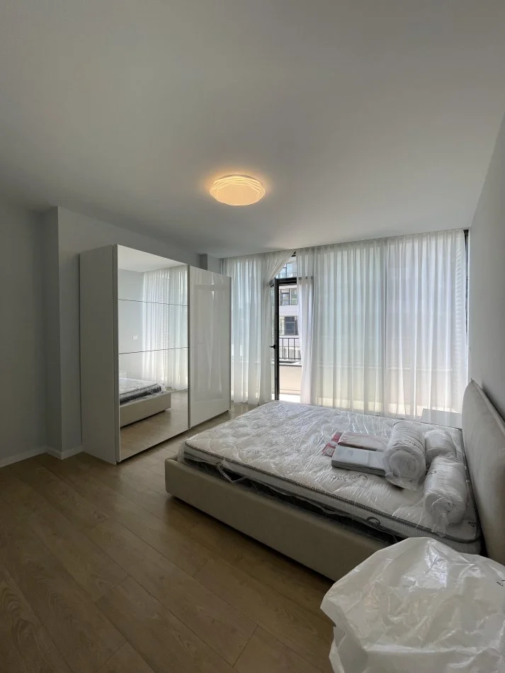 Tirane, jepet me qera apartament 1+1+Ballkon Kati 7, 89 m² 1.000 € (Rruga e kosovareve)