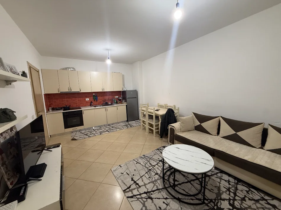 Tirane, shes apartament 2+1+Ballkon Kati 1, 113.000 € (Fresku)