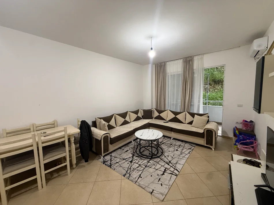 Tirane, shes apartament 2+1+Ballkon Kati 1, 113.000 € (Fresku)