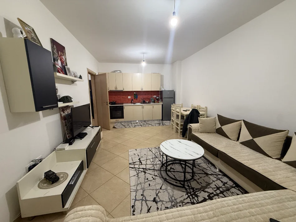 Tirane, shes apartament 2+1+Ballkon Kati 1, 113.000 € (Fresku)