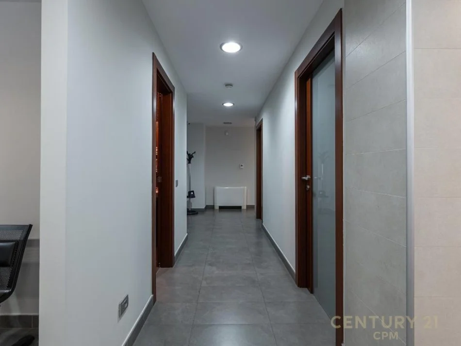 Tirane, shes ambjent biznesi Kati 1, 265 m² (Rruga Ndre Mjeda)