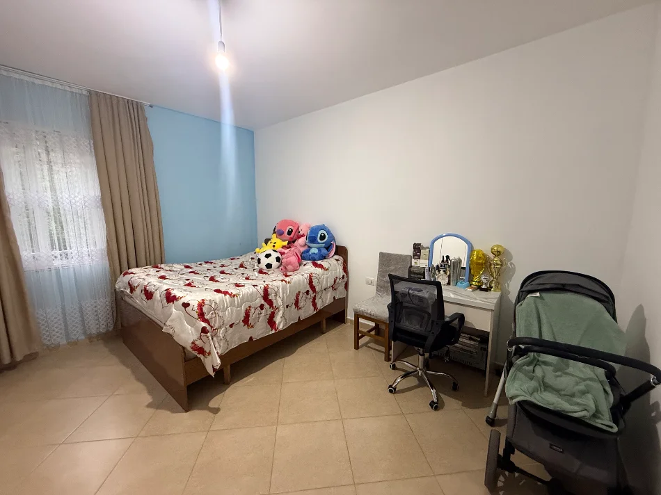 Tirane, shes apartament 2+1+Ballkon Kati 1, 113.000 € (Fresku)