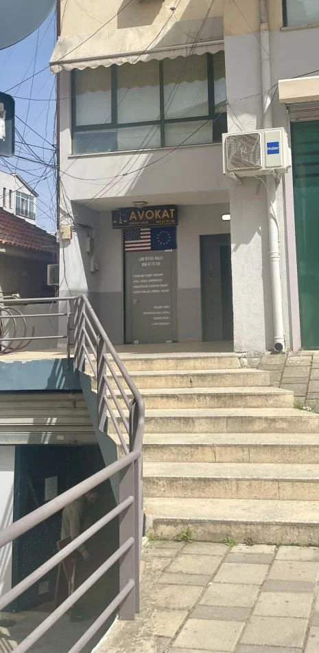 Qira, Ambjent Per Zyra, Perball Gjimnazit Petro Nini