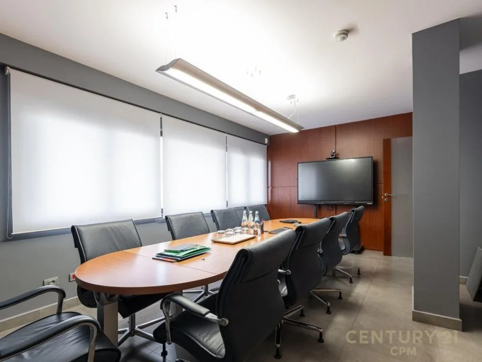 Tirane, shes ambjent biznesi Kati 1, 265 m² (Rruga Ndre Mjeda)