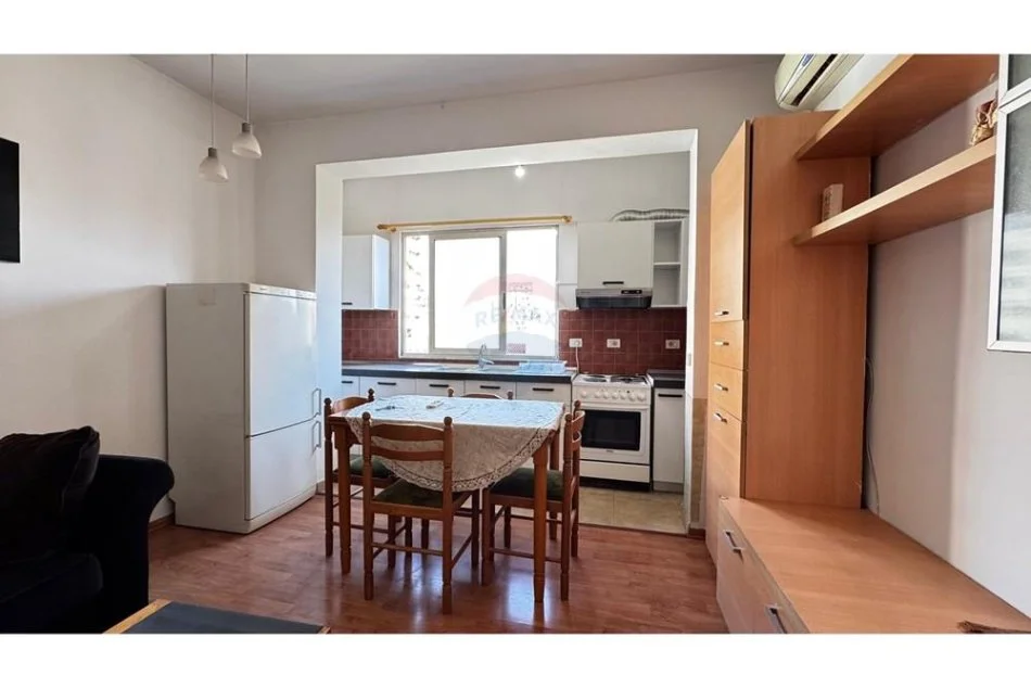 Tirane, jepet me qera apartament 2+1 Kati 4, 70 m² 550 € (Pazari i ri)