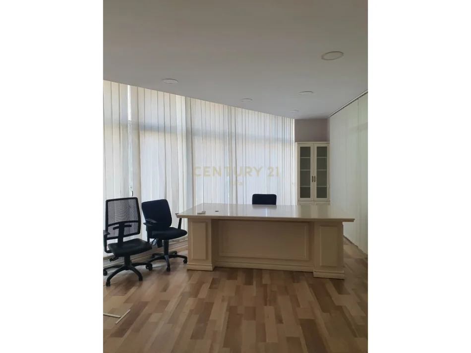 Tirane, jepet me qera zyre Kati 2, 260 m² 3.000 € 