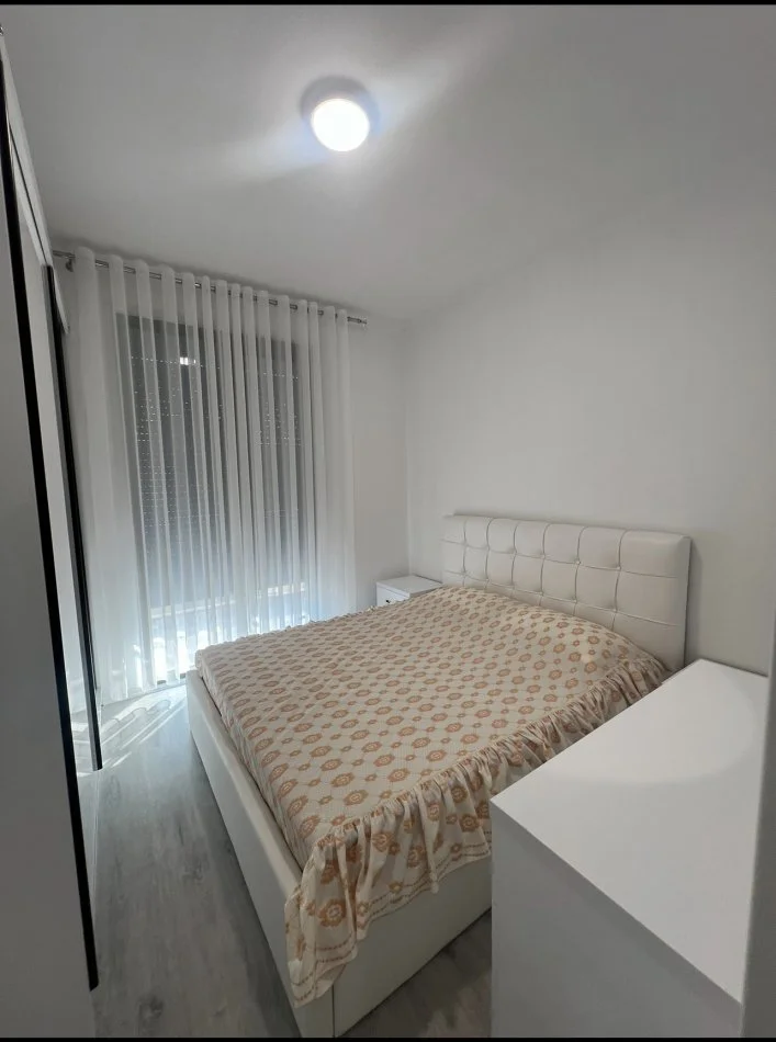 Tirane, jepet me qera 1+1 Kati 8, 70 m² 500 € (Xhanfize keko)