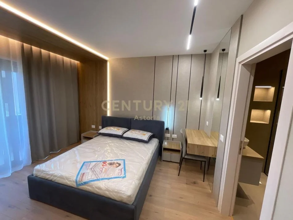 Tirane, jepet me qera 2+1 Kati 4, 96 m² 979 € 