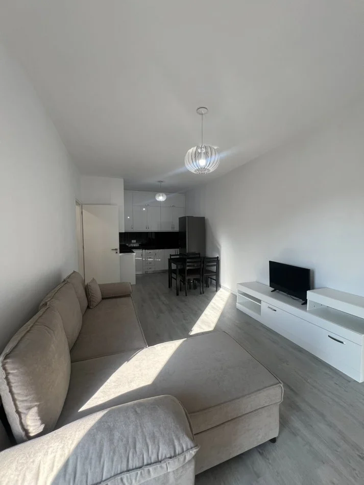 Tirane, jepet me qera 1+1 Kati 8, 70 m² 500 € (Xhanfize keko)