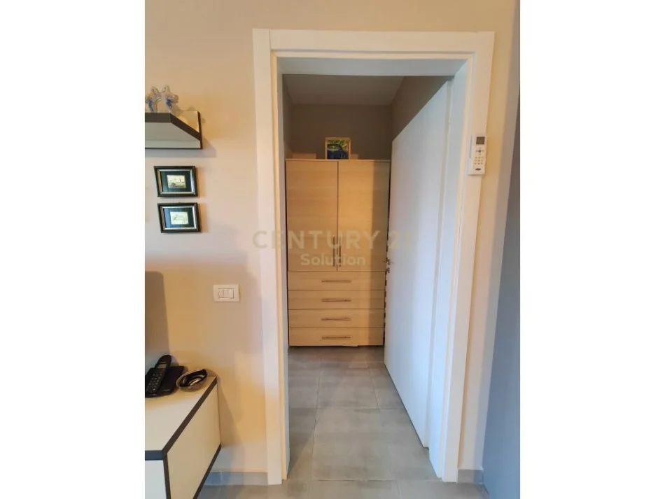 Tirane, jepet me qera apartament 1+1 , 64 m² 630 € (Komuna e Parisit)