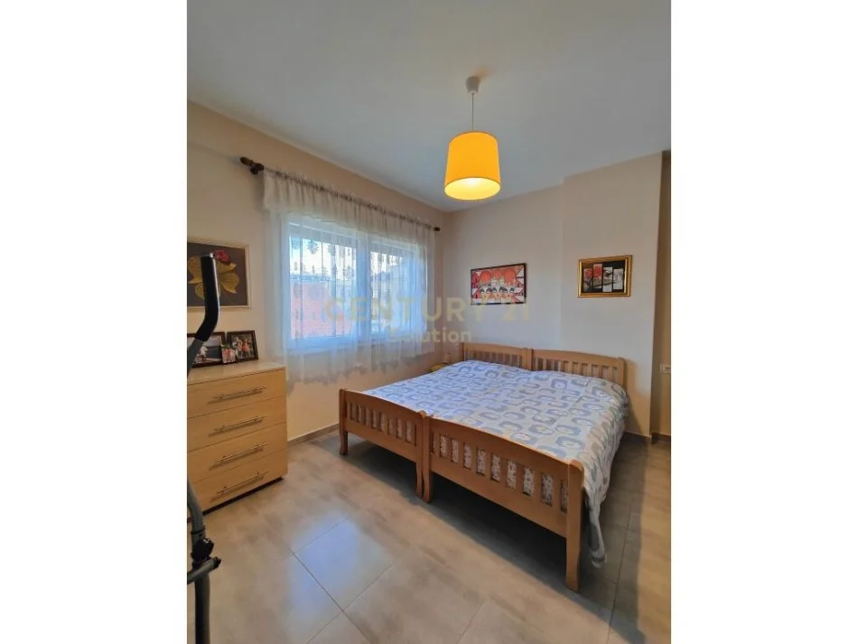 Tirane, jepet me qera apartament 1+1 , 64 m² 630 € (Komuna e Parisit)