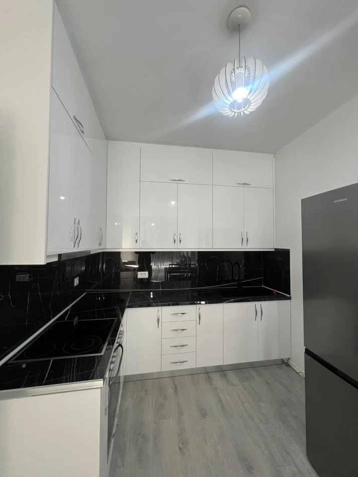 Tirane, jepet me qera 1+1 Kati 8, 70 m² 500 € (Xhanfize keko)