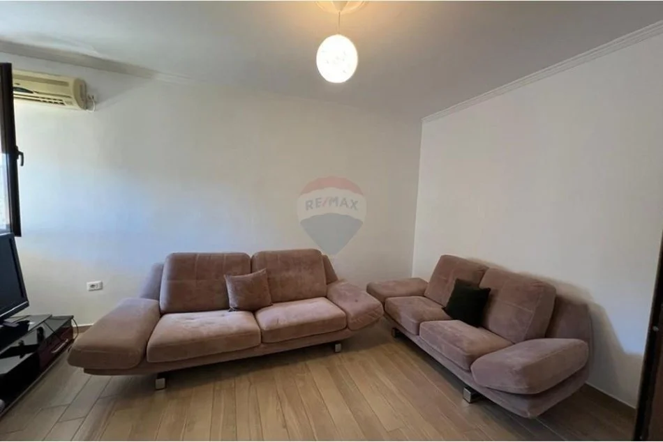 Tirane, jepet me qera apartament 2+1 , 80 m² 600 € (Don Bosko)