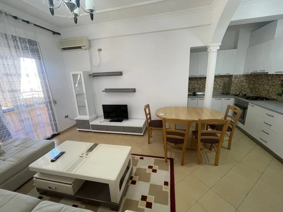 Tirane, jepet me qera apartament 2+1+Aneks+Ballkon Kati 6, 100 m² 470 € (Astir)