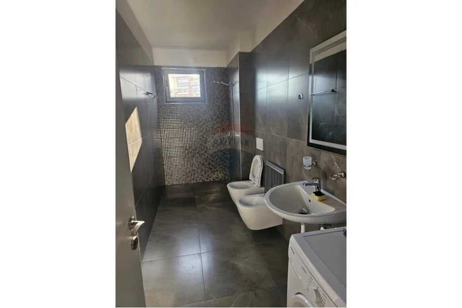 Tirane, jepet me qera apartament 1+1 Kati 5, 70 m² 500 € (Teodor keko)