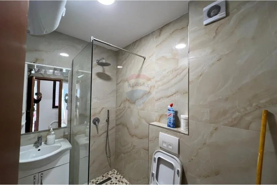 Tirane, jepet me qera apartament 2+1 , 80 m² 600 € (Don Bosko)