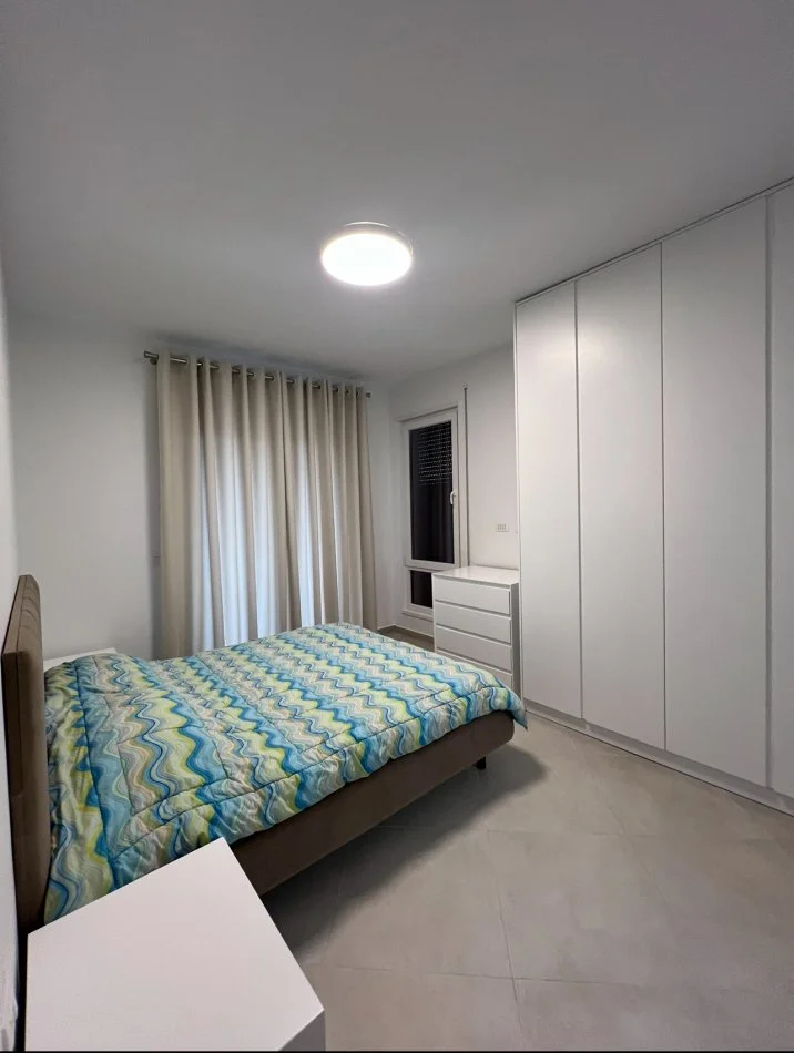 Tirane, jepet me qera apartament 2+1 , 110 m² 650 € (Xhanfize keko)