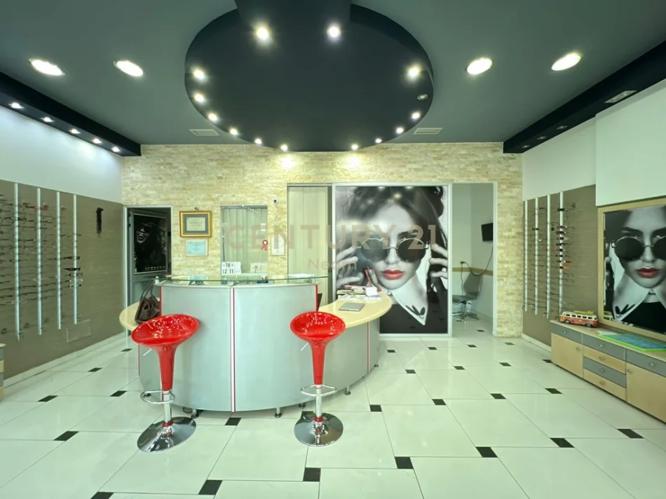 Tirane, jepet me qera ambjent biznesi Kati 0, 70 m² 2.500 € 