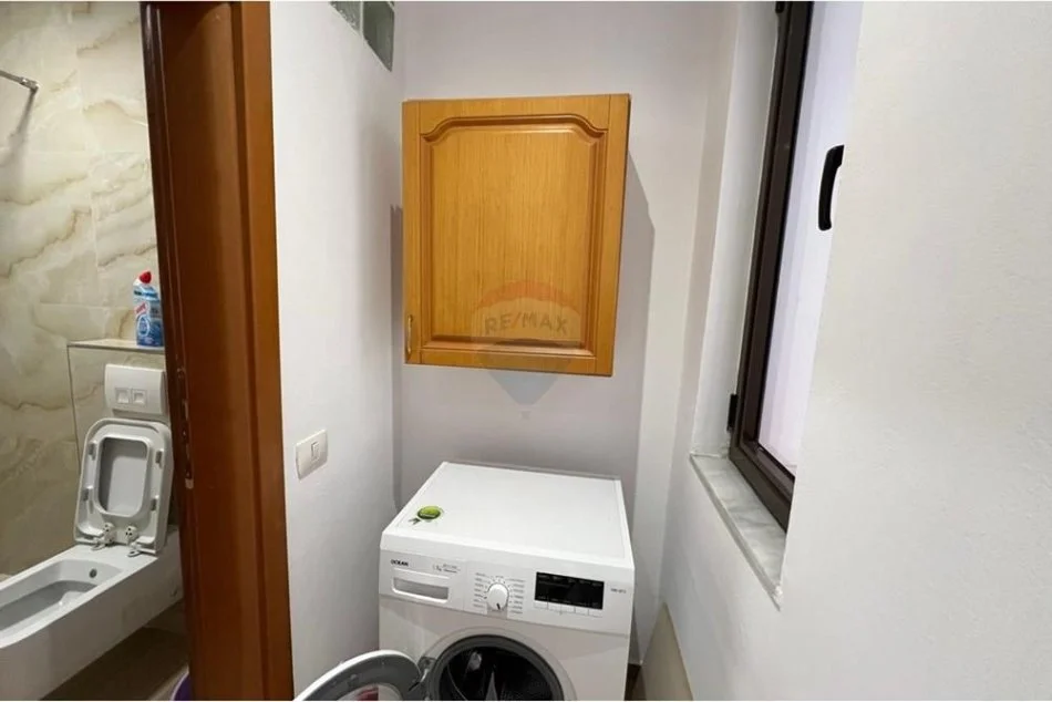 Tirane, jepet me qera apartament 2+1 , 80 m² 600 € (Don Bosko)