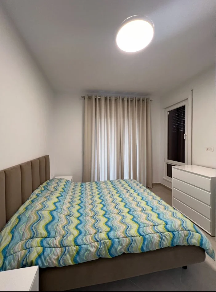 Tirane, jepet me qera apartament 2+1 , 110 m² 650 € (Xhanfize keko)