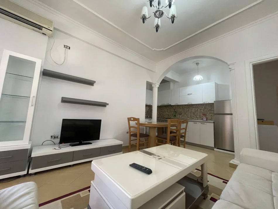 Tirane, jepet me qera apartament 2+1+Aneks+Ballkon Kati 6, 100 m² 470 € (Astir)
