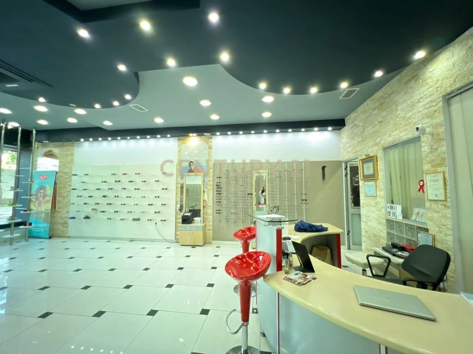 Tirane, jepet me qera ambjent biznesi Kati 0, 70 m² 2.500 € 