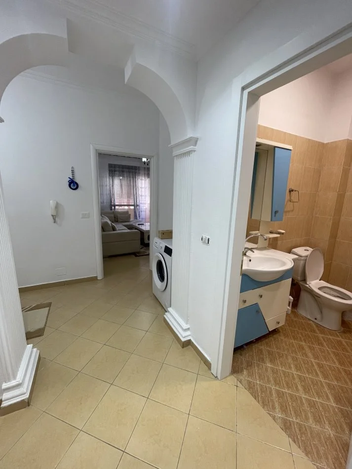 Tirane, jepet me qera apartament 2+1+Aneks+Ballkon Kati 6, 100 m² 470 € (Astir)