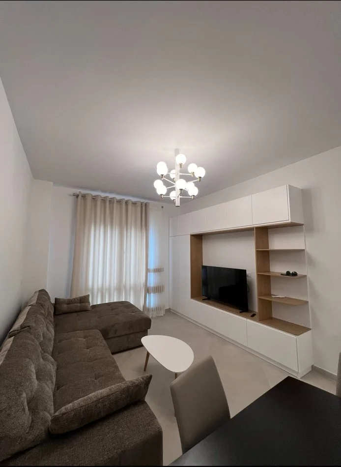 Tirane, jepet me qera apartament 2+1 , 110 m² 650 € (Xhanfize keko)