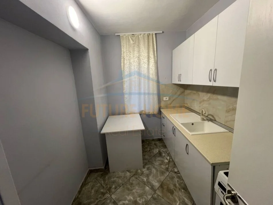Tirane, shitet apartament 1+1+Ballkon Kati 2, 56 m² 135.000 € (Tregu Elektrik)