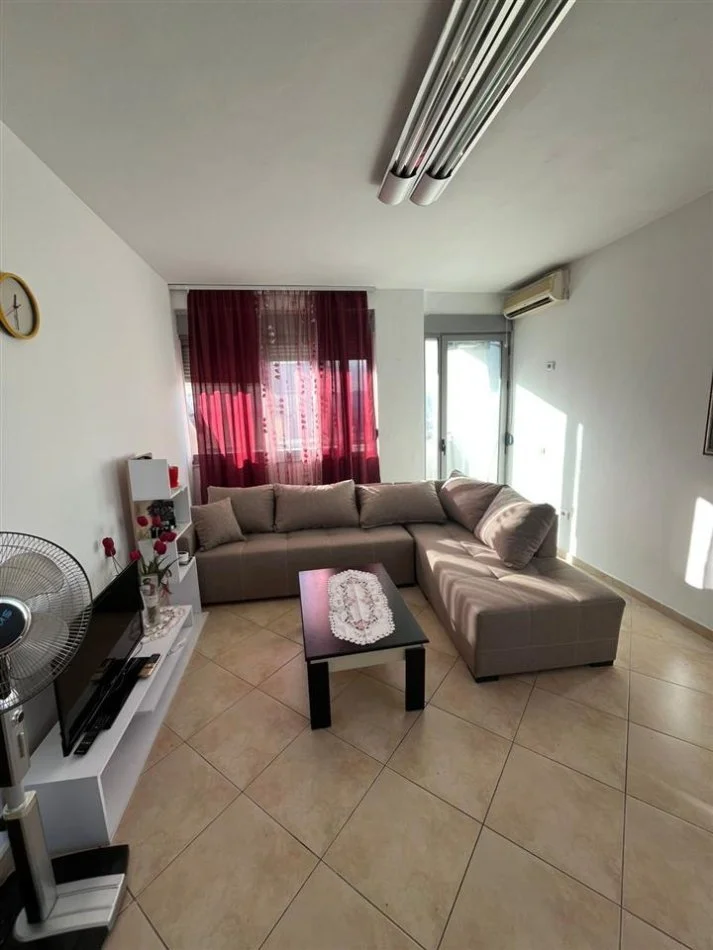 Tirane, jepet me qera apartament 2+1 Kati 7, 80 m² 550 € (Ish Parku ,Rruga e Kavajes)