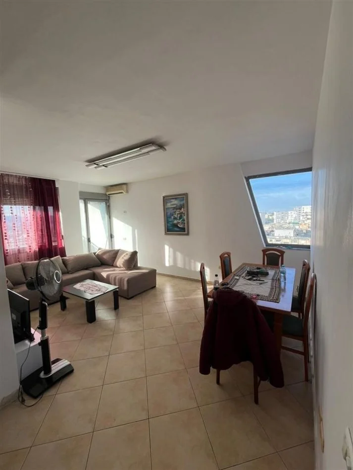 Tirane, jepet me qera apartament 2+1 Kati 7, 80 m² 550 € (Ish Parku ,Rruga e Kavajes)