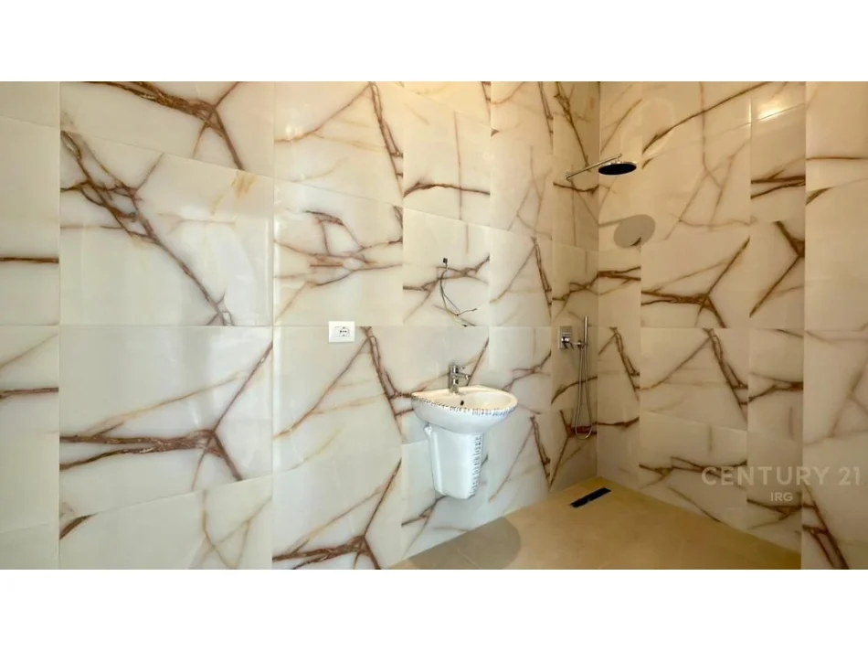 Tirane, jepet me qera zyre Kati 8, 166 m² 1.050 € 