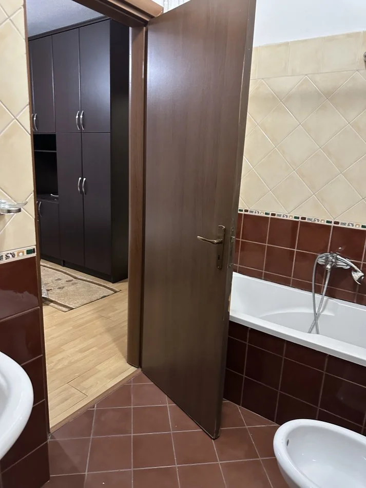 Tirane, jepet me qera apartament Kati 4, 87 m² 650 € 