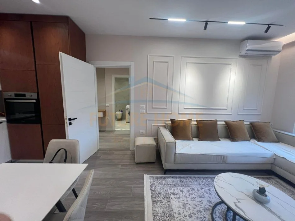 Tirane, jepet me qera apartament 1+1+Ballkon Kati 2, 600 € (Selite 1+1 me parkim ( luxury ))