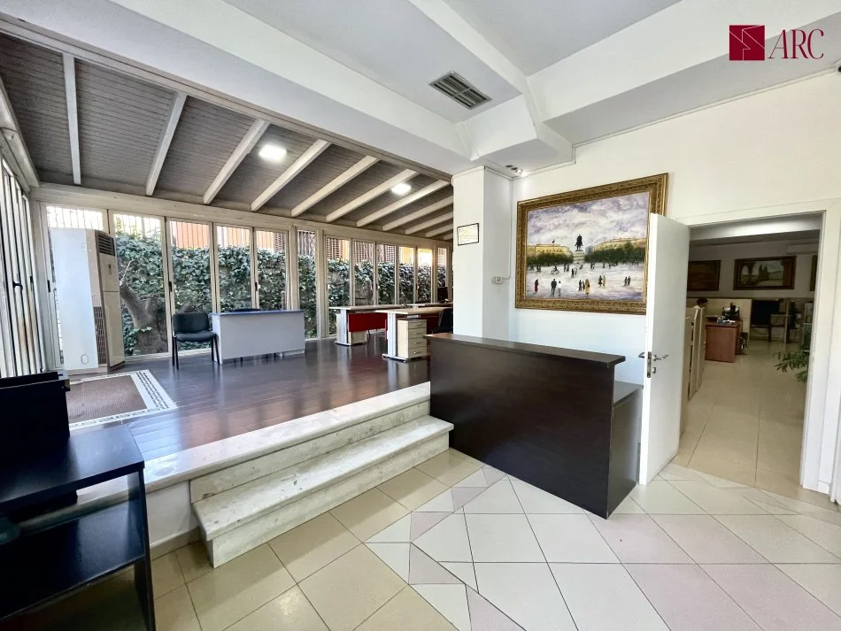 Tirane, shitet ambjent biznesi Kati 0, 216 m² 600.000 € (Ambasada Amerikane)