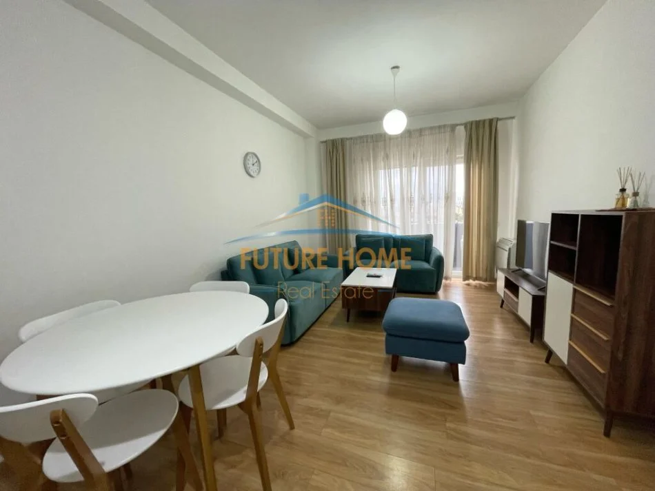 Tirane, jepet me qera apartament 2+1+Ballkon Kati 4, 95 m² 750 € (Quartum Residenc)