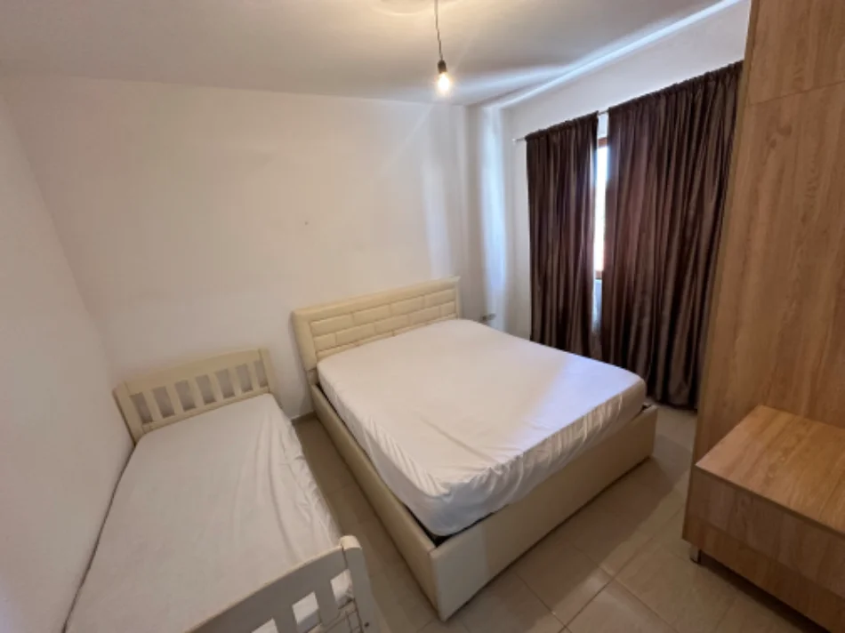 Tirane, jepet me qera apartament 1+1 Kati 3, 60 m² 40.000 Lek (Xhamllik perballe Karburant Kastrati)