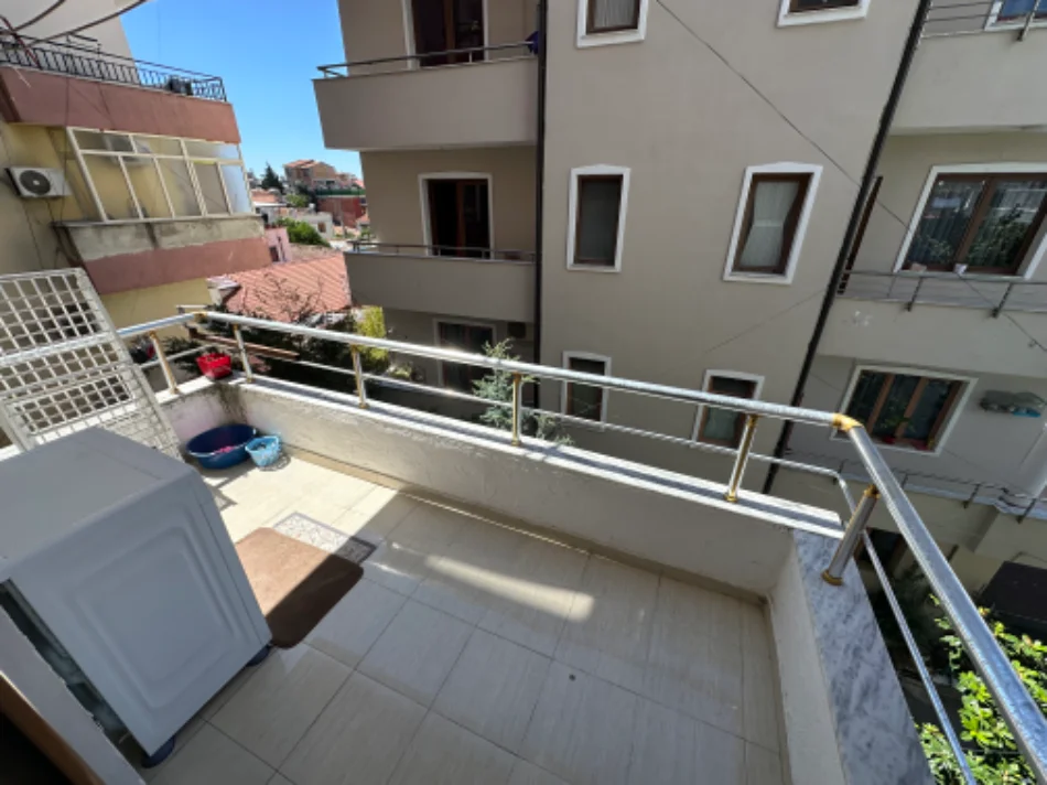 Tirane, jepet me qera apartament 1+1 Kati 3, 60 m² 40.000 Lek (Xhamllik perballe Karburant Kastrati)