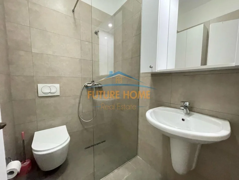 Tirane, jepet me qera apartament 2+1+Ballkon Kati 4, 95 m² 750 € (Quartum Residenc)